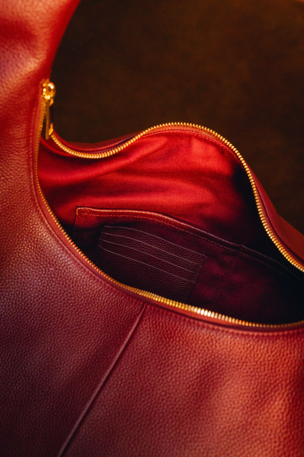 London Togo Leather Maxi Handbag - Burgundy