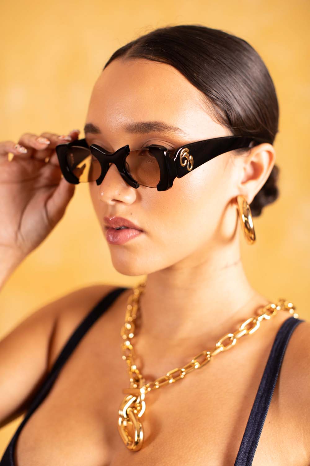 Suki Sculptural Statement Sunglasses - Black