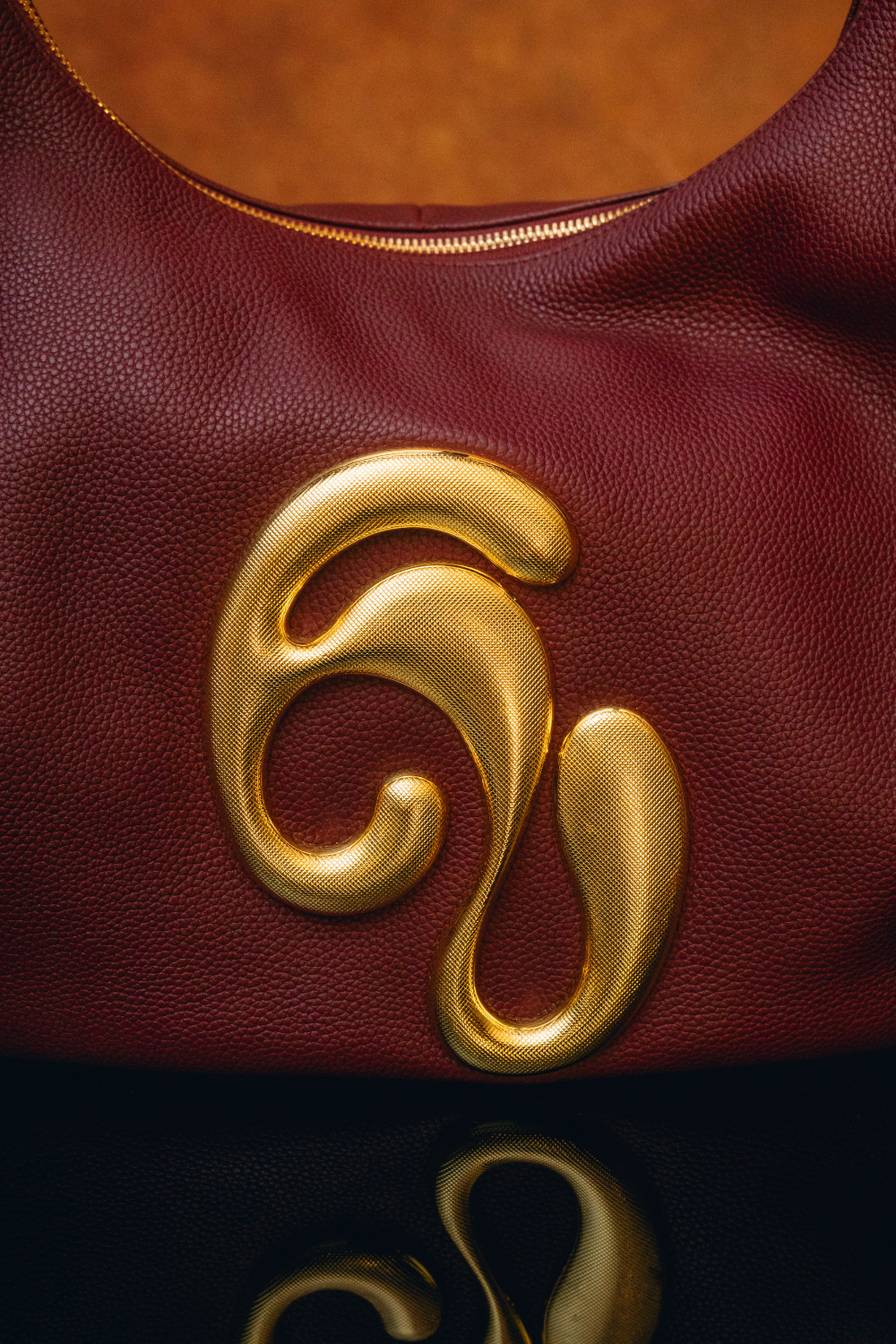 London Togo Leather Maxi Handbag - Burgundy