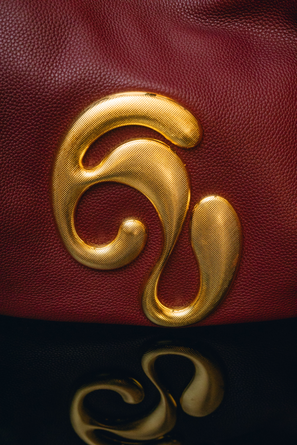 London Togo Leather Maxi Handbag - Burgundy