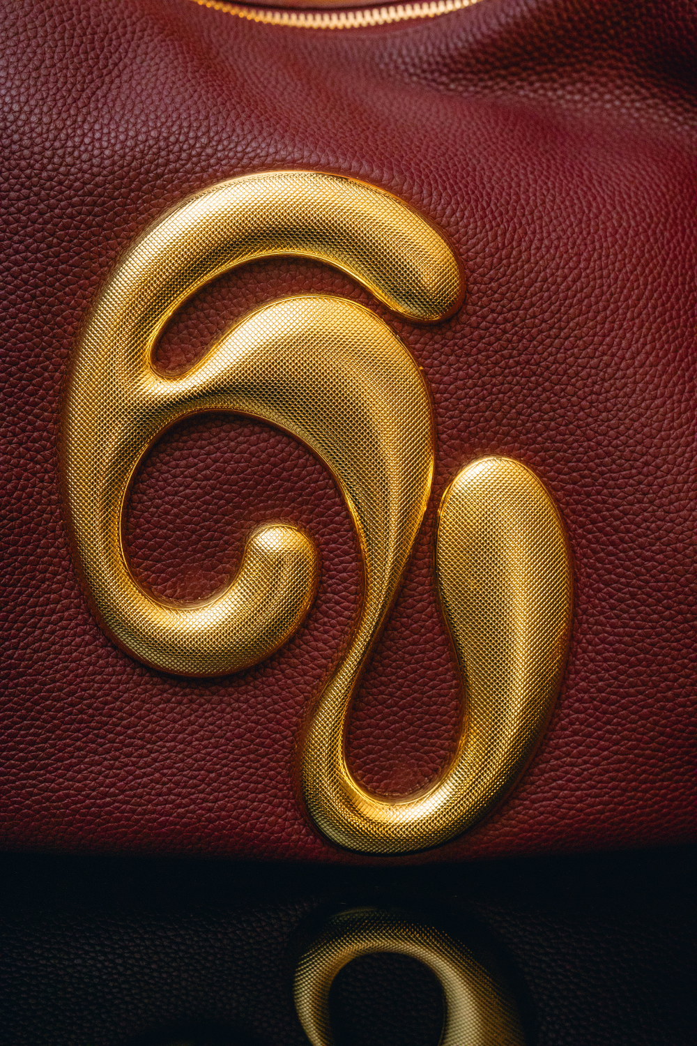 London Togo Leather Maxi Handbag - Burgundy