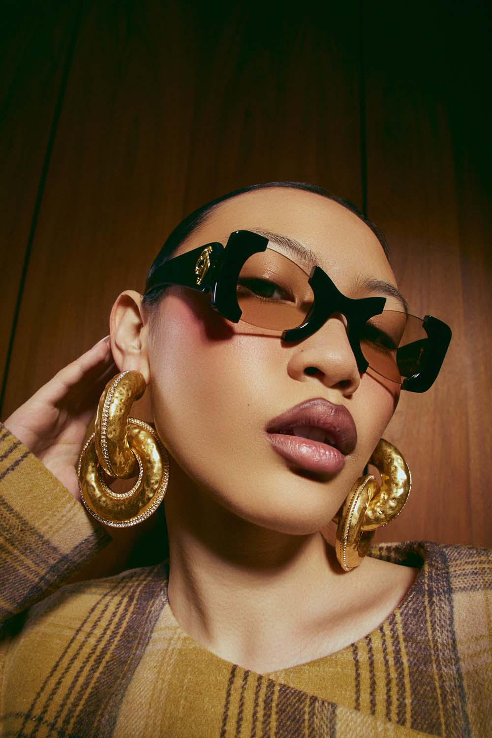 Suki Sculptural Statement Sunglasses - Black