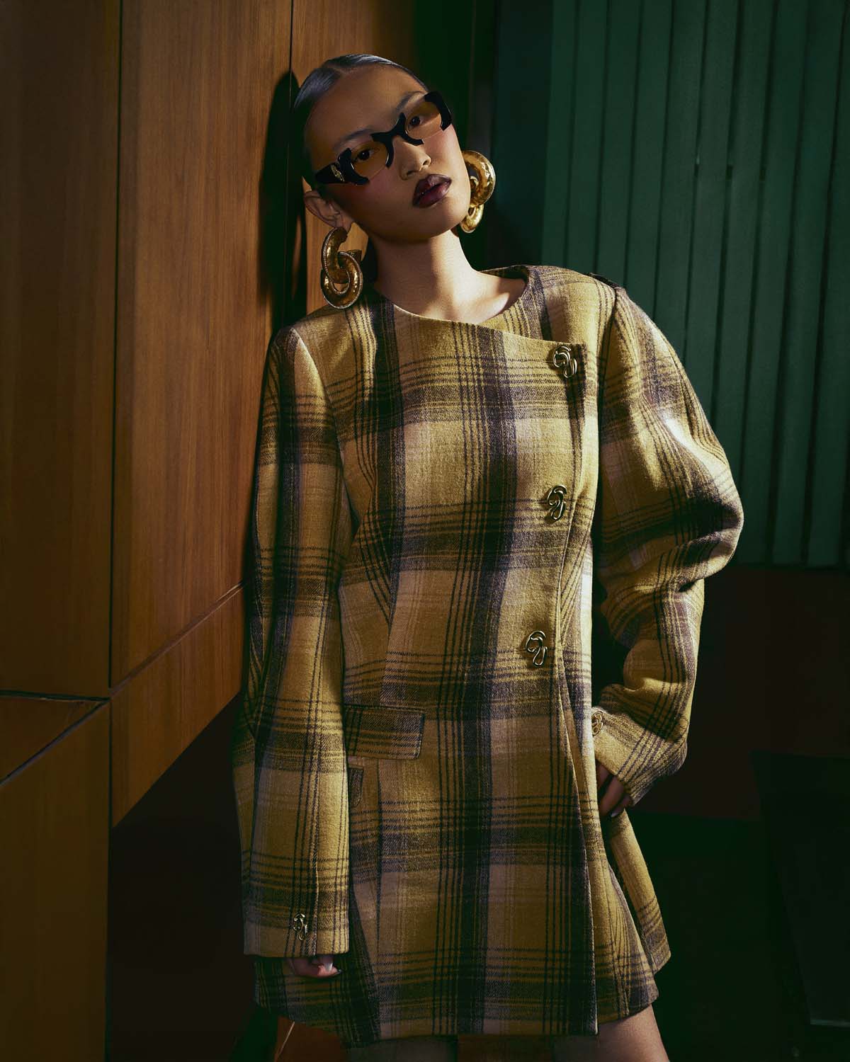 Suki Sculptural Statement Sunglasses - Black