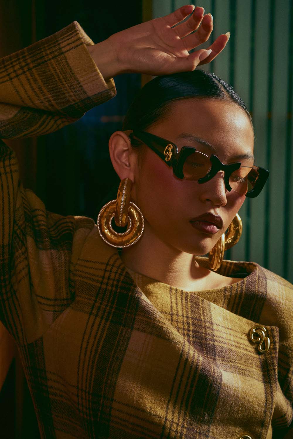 Suki Sculptural Statement Sunglasses - Black