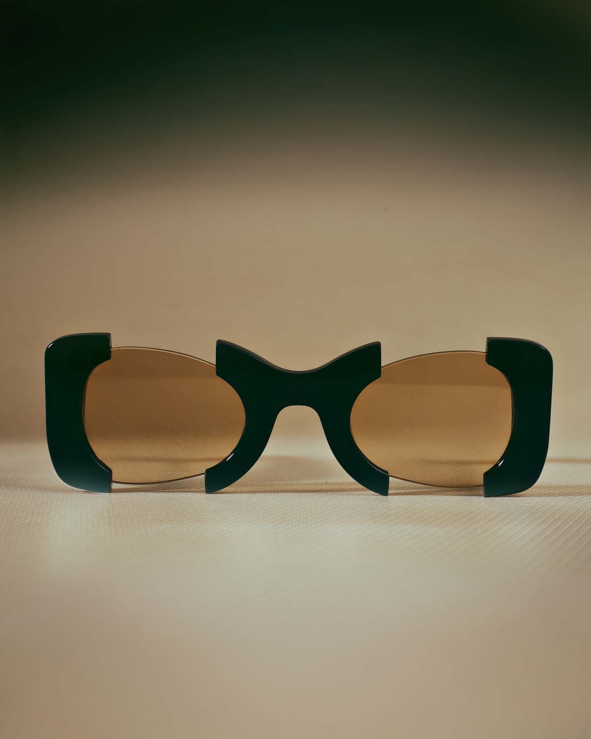 Suki Sculptural Statement Sunglasses - Black